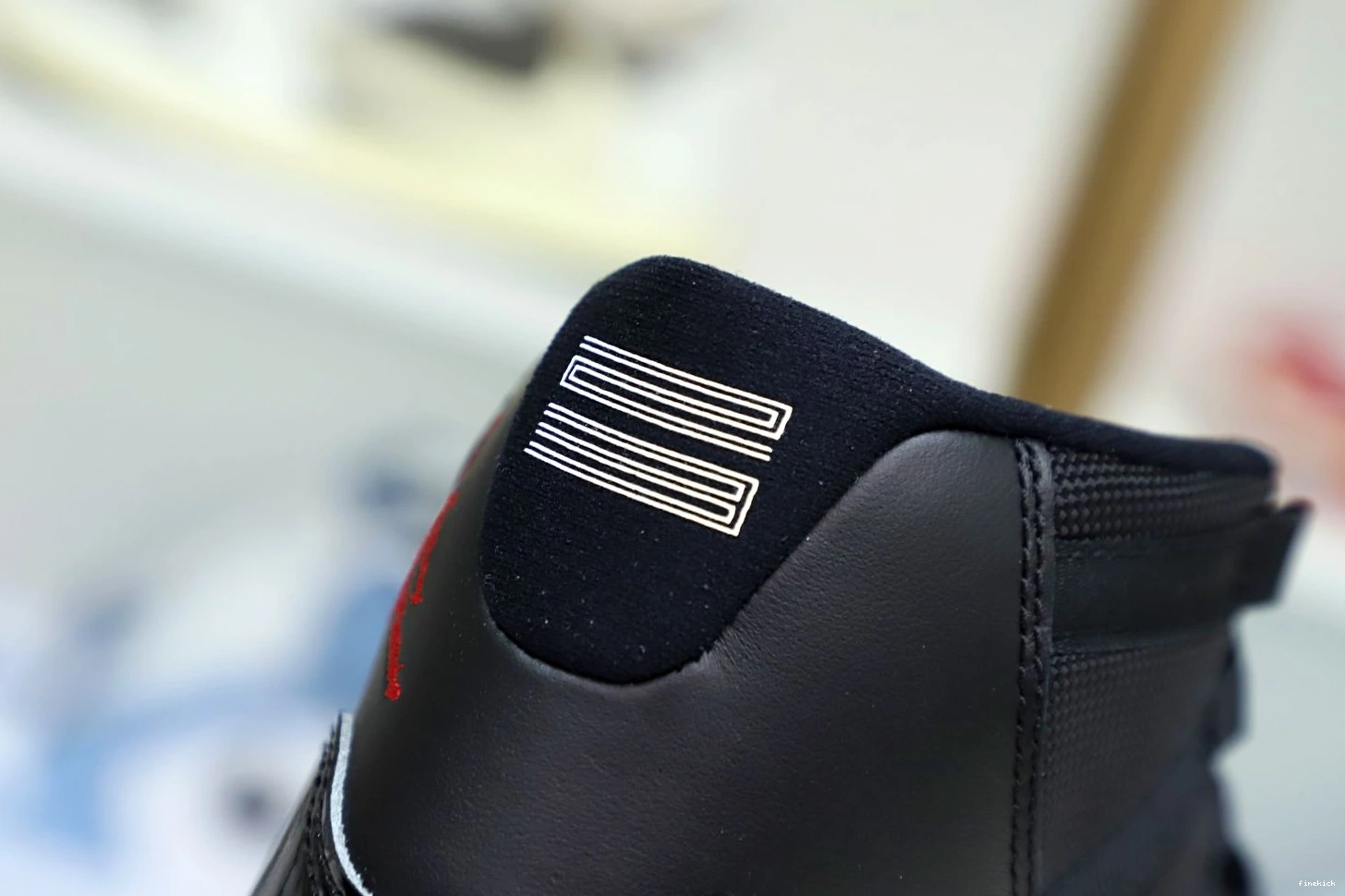 RETRO AIR 2019 11 'BRED' JORDAN 0109